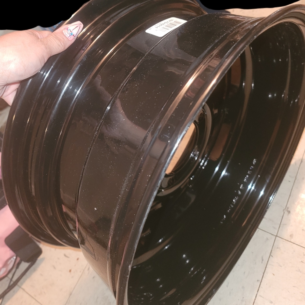 Wheels/Rims - Picture 2 of 4